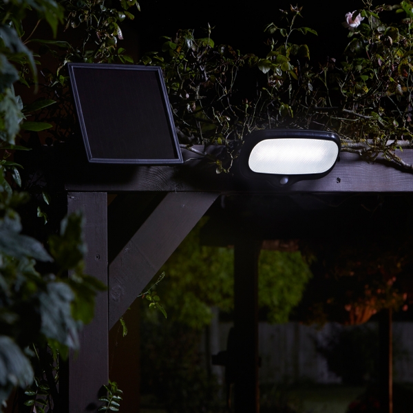Smart Garden Solar PIR Security Floodlight 500 Lumens
