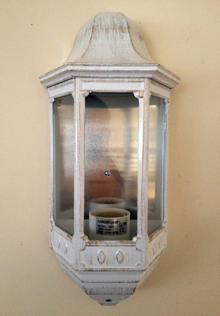 White Victorian Bulkhead Oliver Single Lamp