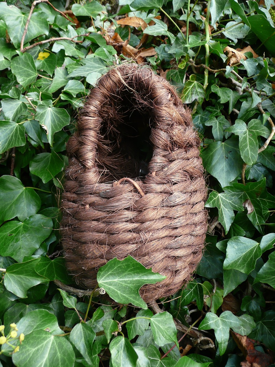Oval Roosting Nest Pocket from Keen Gardener